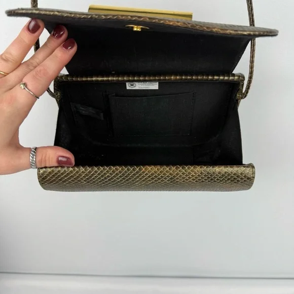 Vintage Faux Snakeskin Crossbody Purse – Gold Hardware, Magnetic Snap Closure - Picture 7 of 10